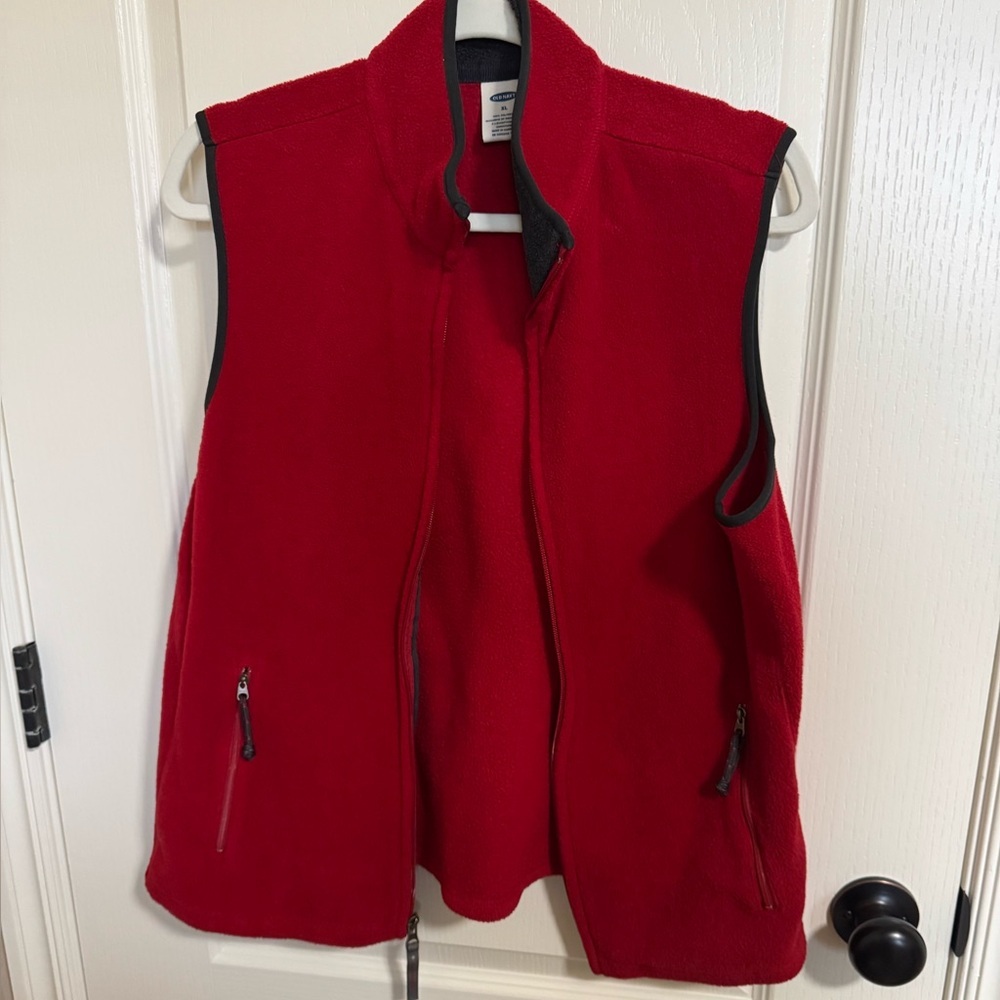Old Navy Scarlet Fleece Jacket (XL) – Cozy Zip‑Up Outerwear
